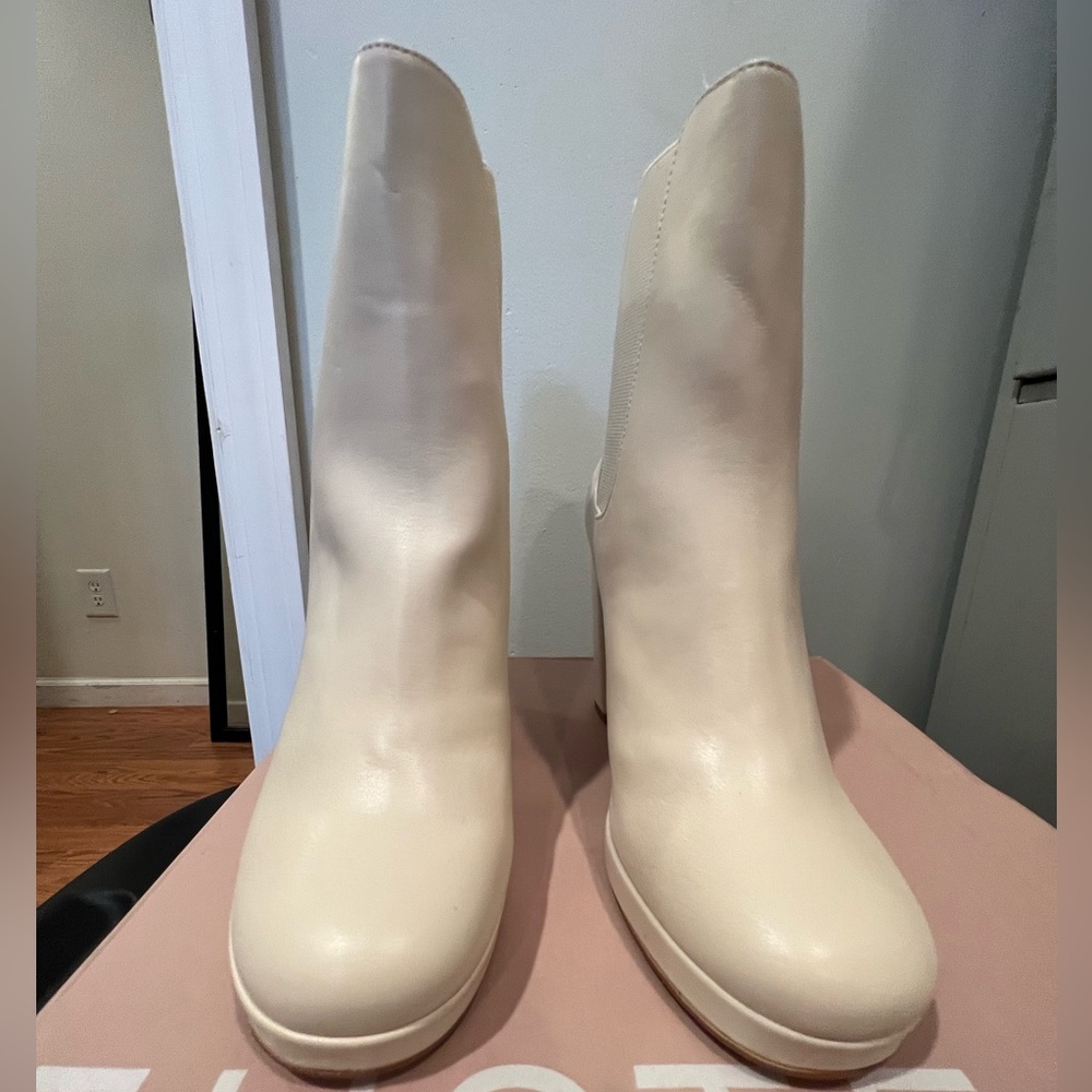 NWT JustFab Aimee Booties